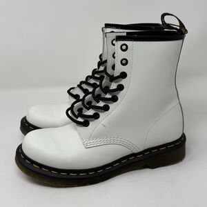 Dr Martens Air Wair 8 Eyelet Women's Size 7 US White Leather Lace up Boots 11821